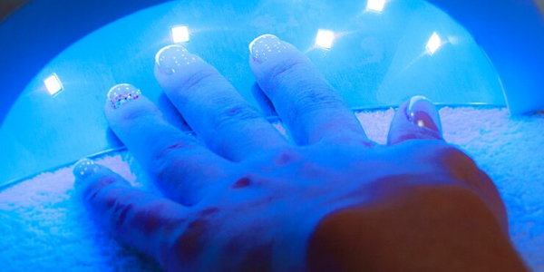 How to Treat Toenail Fungus With UV Light